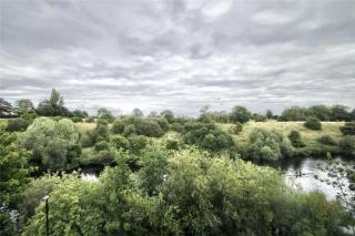 Luxury 2 Bed Apartment Central Yarm - 4