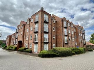 Luxury 2 Bed Apartment Central Yarm - 3