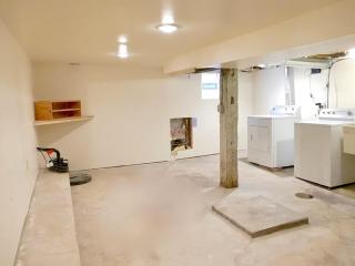 Urban Comfort Home near Cedar Lake - 4