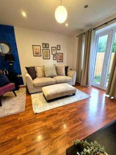 Elegant 2-Bed Home - Prime City Centre Location - 3