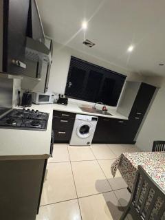 Elegant 2-Bed Home - Prime City Centre Location - 8