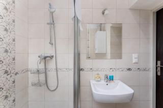 Daszyńskiego Urban Comfort Apartment by BookingHost - 6