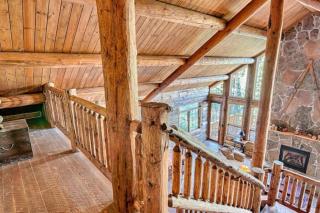 Hot Tub and Mtn Views Woodsy Cabin in Greer - Greer - 3