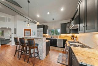 2 Home Getaway-Pool-Hot Tub-Pickleball Court - 7