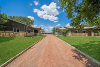 2 Home Getaway-Pool-Hot Tub-Pickleball Court - 5