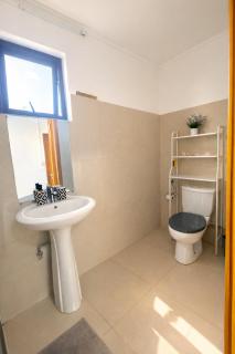 2 Bedroom Luxury Walk to the Beach APPT - 2