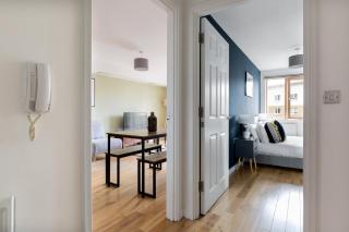 Contemporary flat in Bow - 5