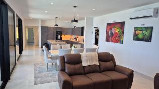 Stunning seaside villa with jacuzzi - 4