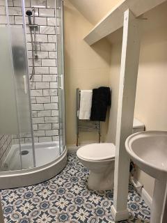 5 Bed House - Sleeps 9 - Parking - Wifi - 3