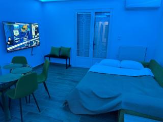 Modern Athens Suite - 160m from Metro - 3min Piraeus Port - 6 Guests - 1