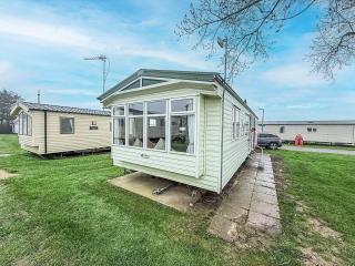 Lovely 8 Berth Caravan At California Cliffs Holiday Park In Norfolk Ref 50024B - 0