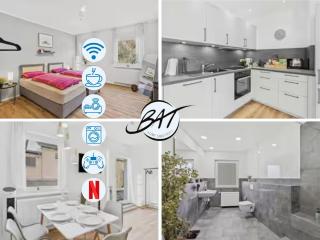 BAT Home Solutions Saarburg Altstadt - alles was ein Hotel nicht bietet - 3 Apartments 45 bis 75 qm für bis zu 12 Personen - direkt unter der Burg - 2 Min zur Altstadt - Weinbergblick, Heimkino und E-Ladesäulen - 6