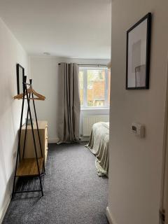 Ashford 4-Bed Townhouse with Garden and Parking - 1