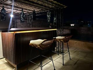 elegant independent roof by private jacouzi pool - 6