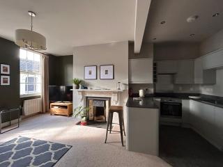 The Linen Loft - 2 Bed Apartment - Central Town Location - Parking Close By - AONB - 6