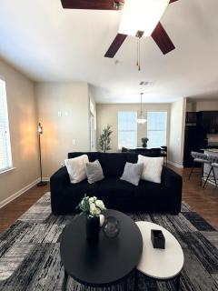 Modern Comfort, 3-Bed Apartment with Balcony - 3