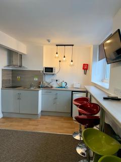The Charlton - Sea Front Apartments & Studio Rooms - 4