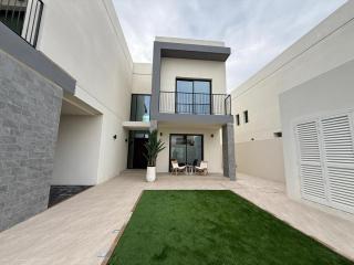 Premium Vacation Home - Spacious and Stylish - Yas Island - 4