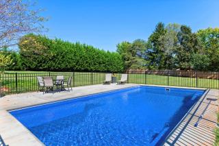 8-minutes to Downtown Asheville! Private Pool and Hot Tub | 4 Bathrooms En-suite - 6