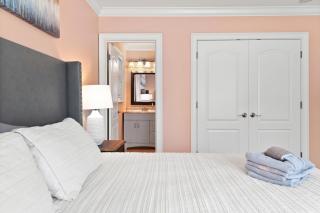8-minutes to Downtown Asheville! Private Pool and Hot Tub | 4 Bathrooms En-suite - 8