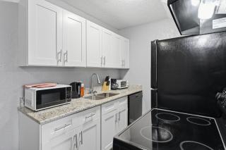 Comfortable 1BR townhome for longer stays - 6