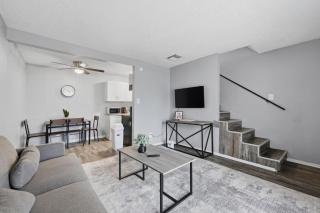 Comfortable 1BR townhome for longer stays - 5