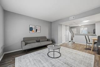 Bright 2BR townhome with open living space - 9