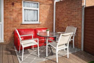 Modern 3 Bedroom Home, Free Parking, Ideal for Work and Family Stays - 9