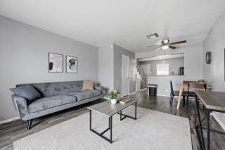 Nice and cozy 2BR townhome with full kitchen - 5