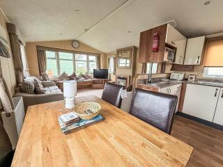 Lovely 8 Berth Caravan At California Cliffs Holiday Park In Norfolk Ref 50024B - 5