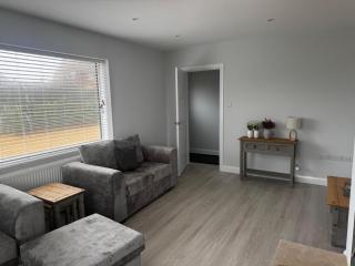 3 Bed Cottage - Sleeps 5 - Pets - HotTub - Garden - 8