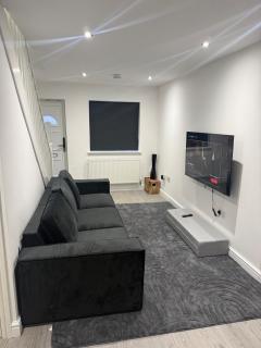 Cosy Luxury Home with Private Parking Sleeps 3 - Birmingham - 9