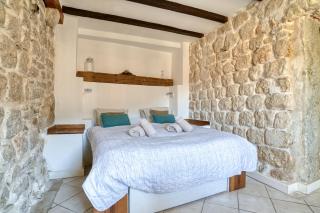 Romantic Rooftop View Hideaway- Old Town Nr 404 - 3