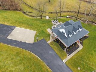 Country Home with Hot Tub Fire Pit for 10 Guests - 3