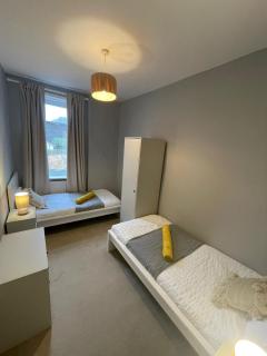 Beautiful 3 bedroom Flat - 7