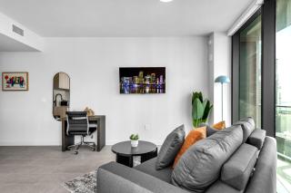 Stylish Corner 1 Bedroom Wraparound Balcony & Views - 4