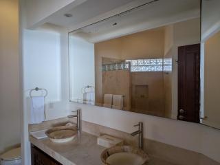 Beautiful 4 bdm Ocean Front Condo at Vivo Resorts - 2