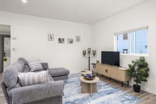 Cozy 3BR Home - Laundry and Parking - FIFA Ready - 3