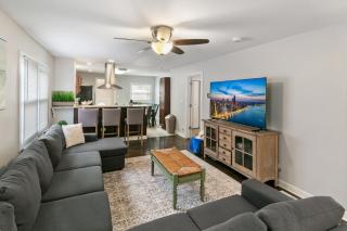 Great For Families DT Libertyville near Naval Base - 0