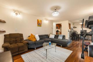 Cozy Work-Ready 1BR Condo Near Downtown - 4