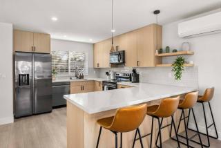 Brand New 3BR Townhome - Near Light Rail - 8