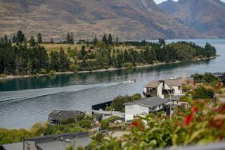 Earnslaw Lakeview Retreat - 1