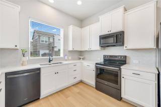 Spacious 2BR with Flex Room Home - Near Tech Campuses - 1