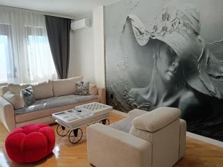 Elizabeth Luxury Apartment - 2