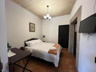 Hotel y Restaurante Posada Real - 2