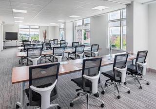 Element Calgary Airport - 8