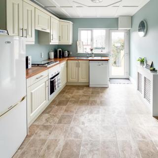 killarney Townhouse with super location - 1