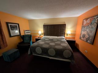 Hickory West Inn - 3