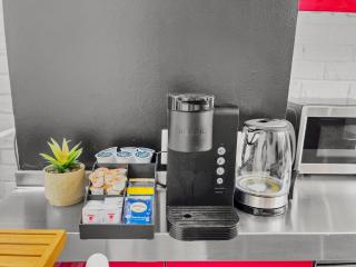 Sunlit 2-Bedroom Loft with Rooftop Deck & Parking - 9