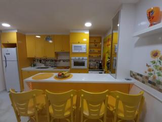 Quarto confortável pertinho da praia - 1